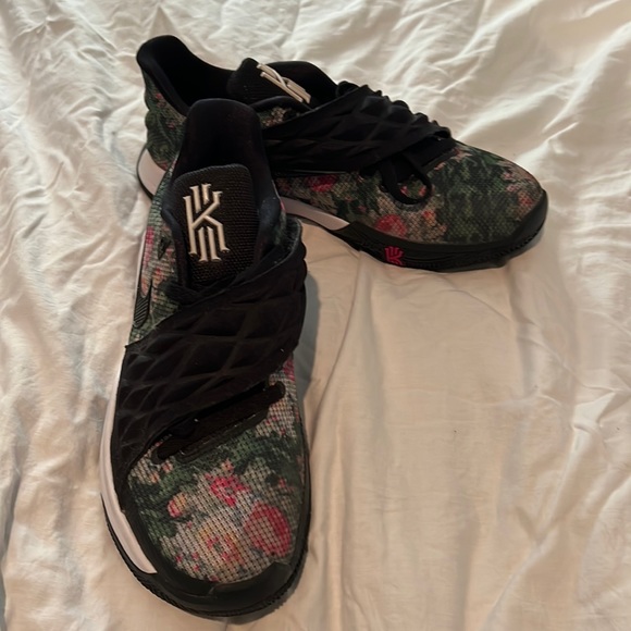 Nike Kyrie Low 1 Floral Basketball Shoes - Men’s 8.5 (10 Women’s) - Picture 1 of 7